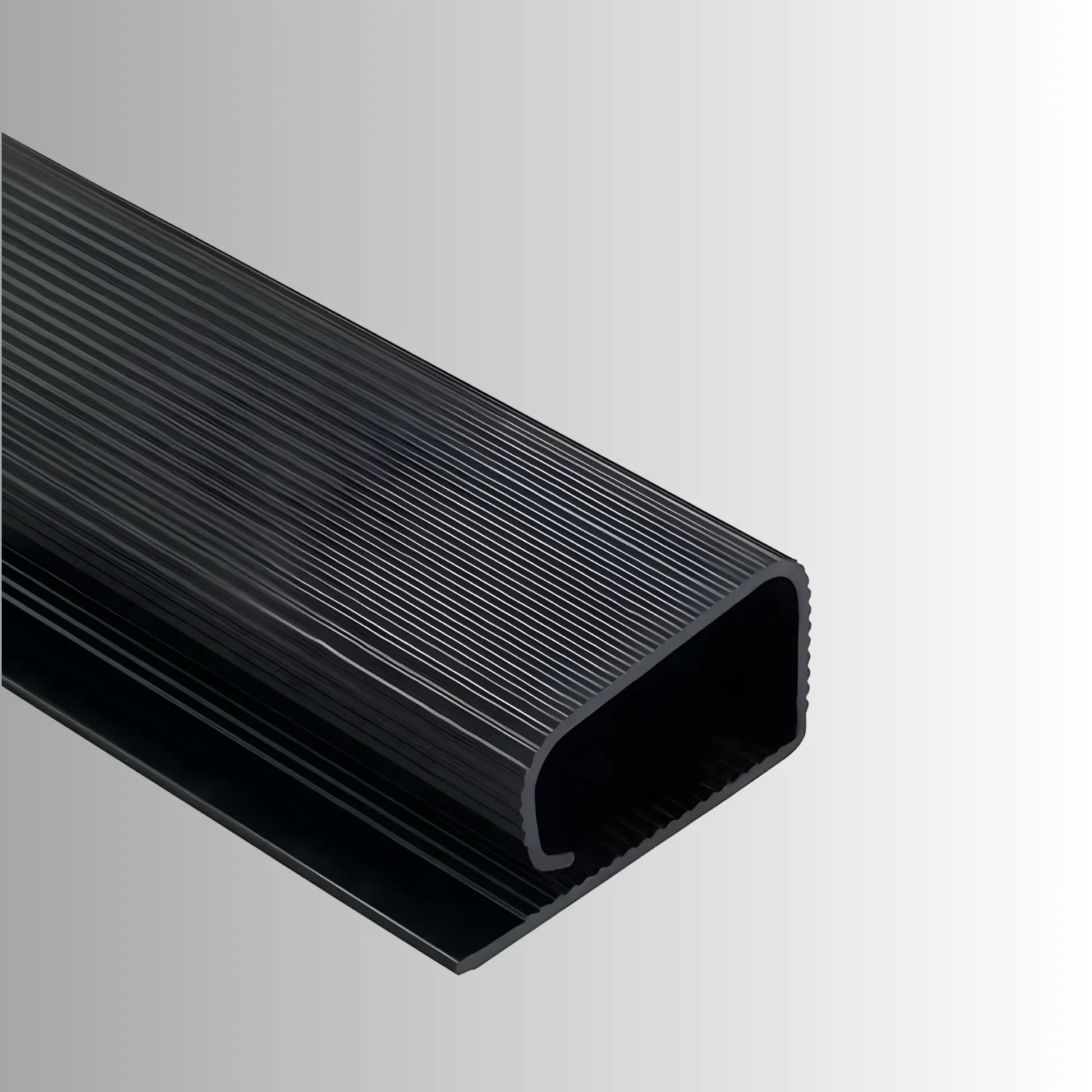 CableFix Kabelkanal schwarz Einzelansicht mit Profil für unsichtbare Kabelverlegung am Arbeitsplatz