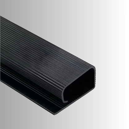 CableFix Kabelkanal schwarz Einzelansicht mit Profil für unsichtbare Kabelverlegung am Arbeitsplatz